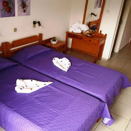 Laura Hotel 2*