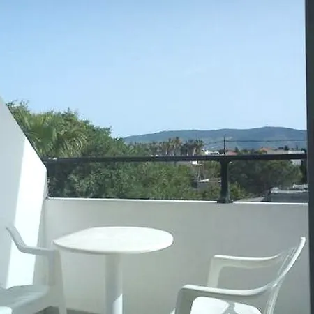 Laura Hotel 2*
