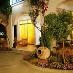 Hotel Laura 2*