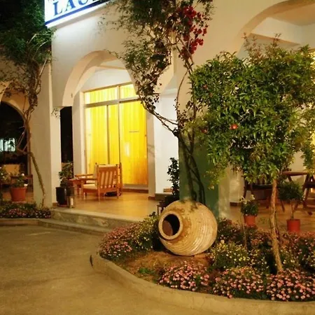 Hotel Laura 2*