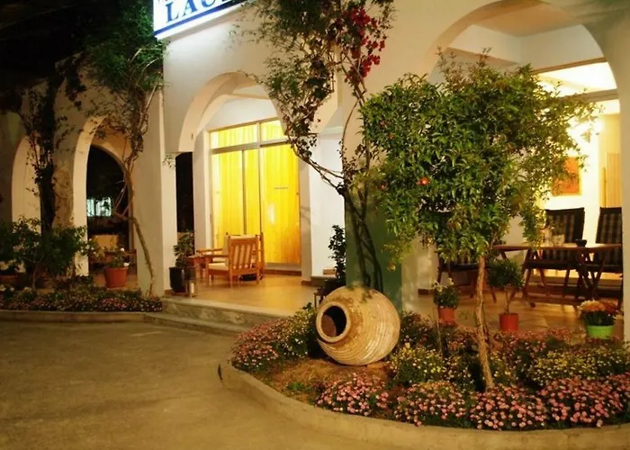 Hotel Laura 2*