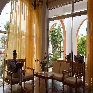Hotel Laura 2*