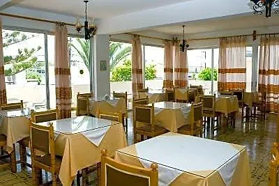 Laura Hotel 2*