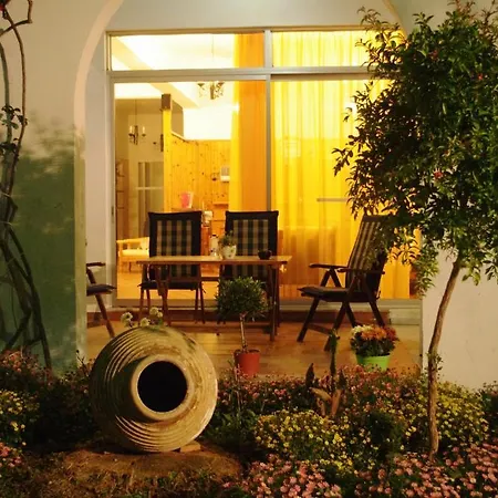 Laura Hotel 2*