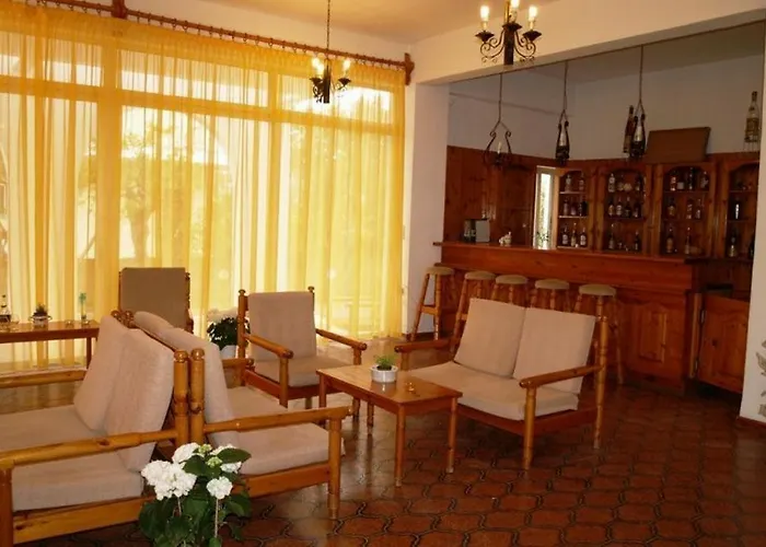 Laura Hotel 2*