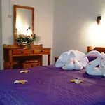 Laura فندق