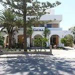 Laura فندق