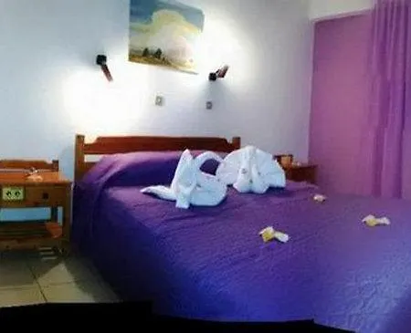 Laura فندق